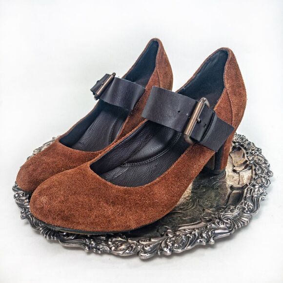 KC Reaction Brown Suede Chunky Buckle Heels Sz 8.5 - Picture 1 of 11